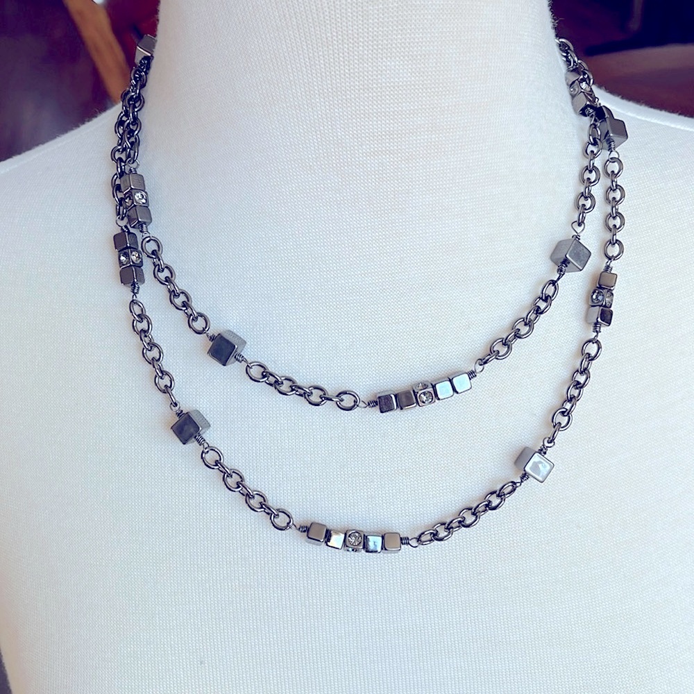 Lia Sophia long ‘’pewter’’ necklace